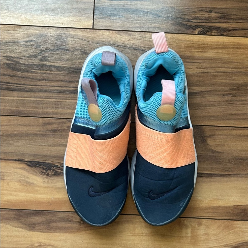 Nike colorful sneakers size 4 kids